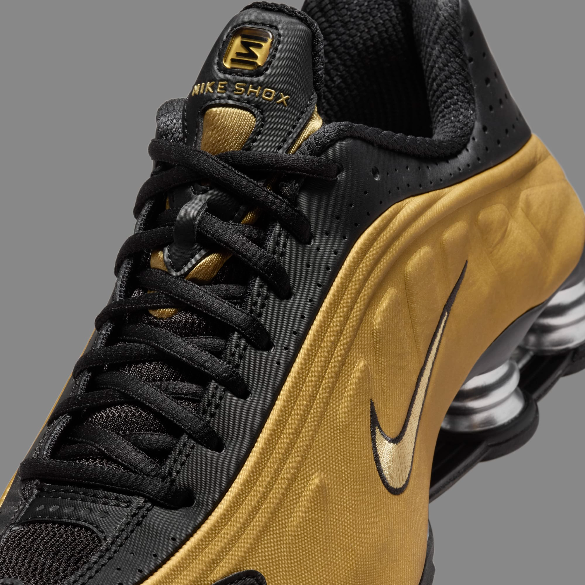 Nike Shox ブラック/ゴールド Nike Shox R4 Black / Metallic Gold - Sep 2024 - AR3565-005